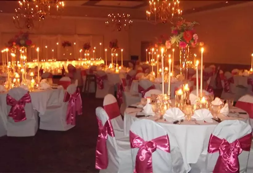 The Chateau Bloomington Hotel And Conference Center