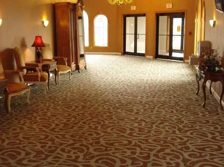 The Chateau Bloomington Hotel And Conference Center