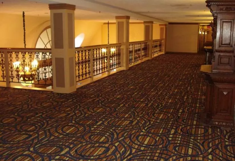 The Chateau Bloomington Hotel And Conference Center