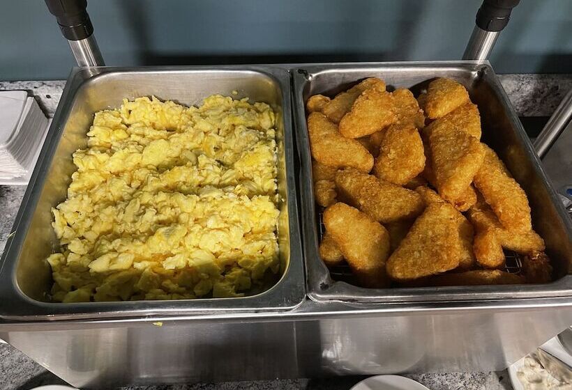 The Chateau Bloomington Hotel And Conference Center