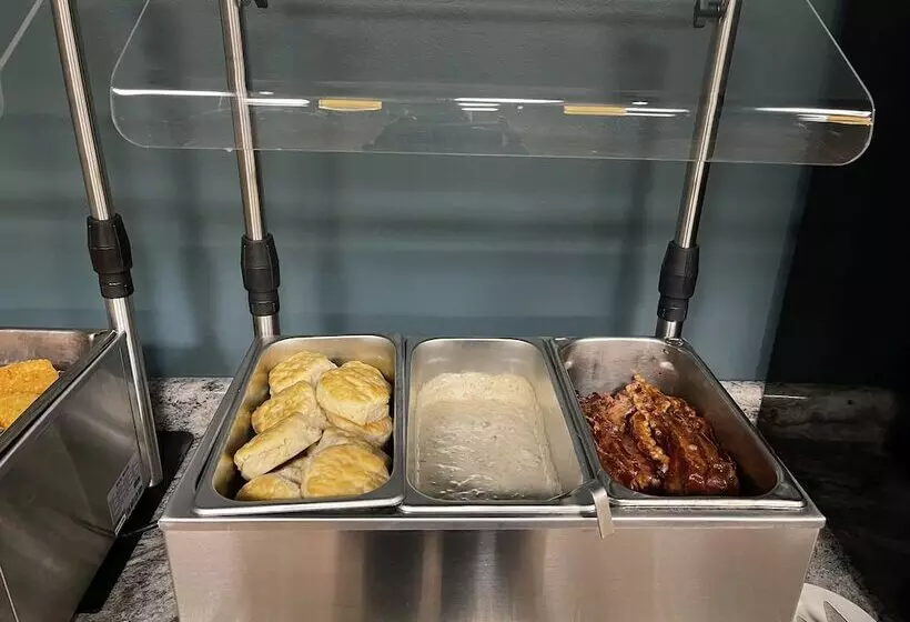 The Chateau Bloomington Hotel And Conference Center