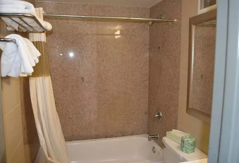 בית מלון כפרי Travelodge By Wyndham Avenel Woodbridge