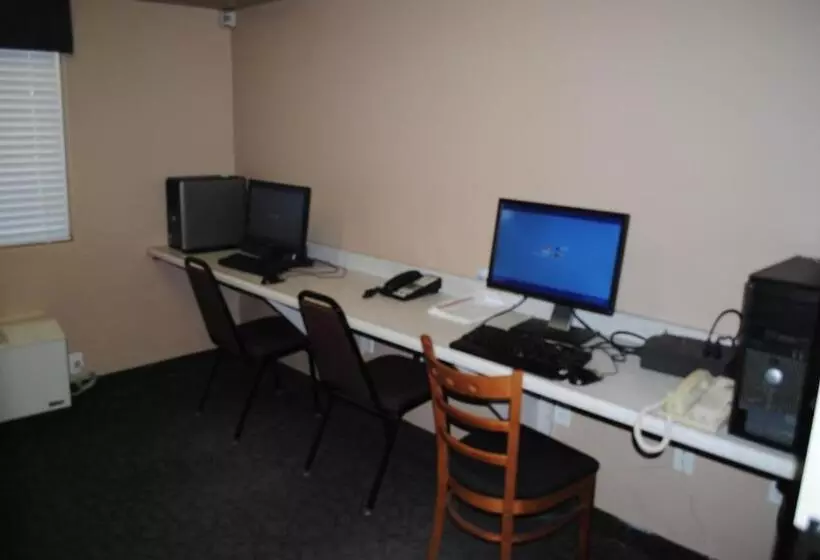 فندق Travelodge By Wyndham Milford