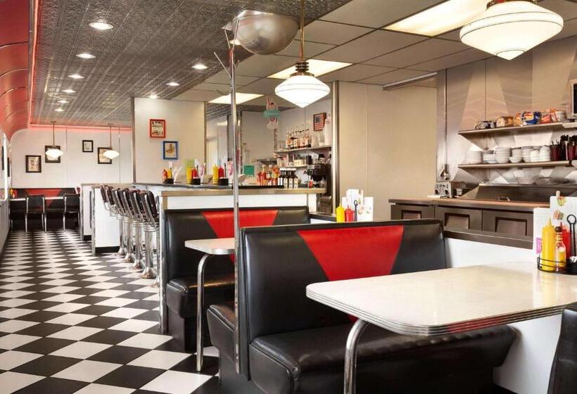 בית מלון כפרי Travelodge By Wyndham Milford