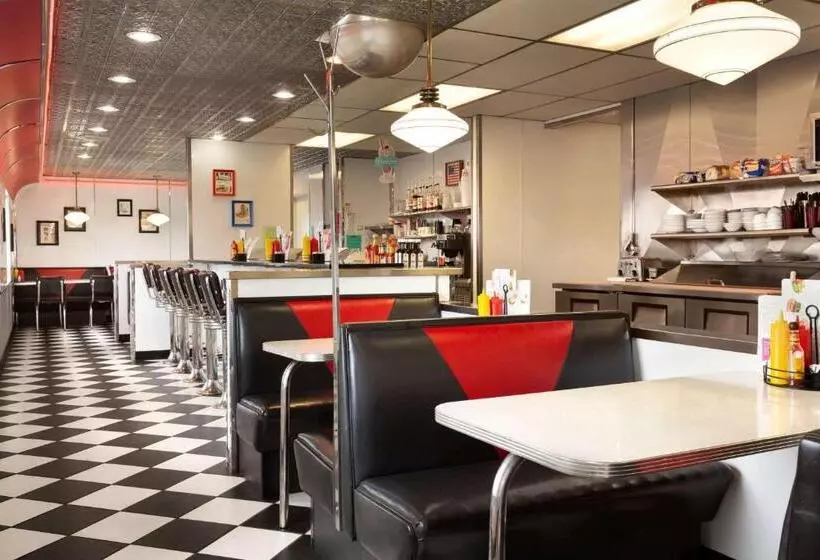 فندق Travelodge By Wyndham Milford