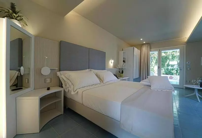 Отель Village Eden