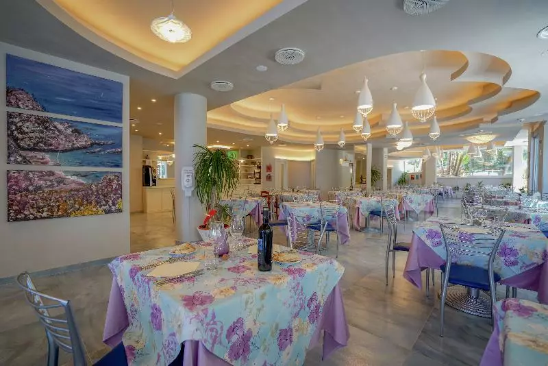 Отель Village Eden