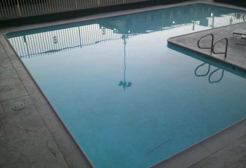 Little Boy Blue Motel