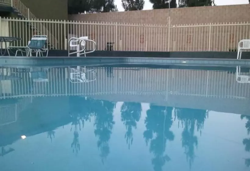 Little Boy Blue Motel