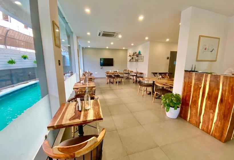 בית מלון כפרי Amigos Candolim Beach