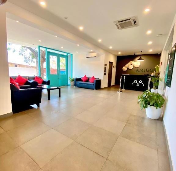 בית מלון כפרי Amigos Candolim Beach