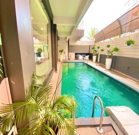 בית מלון כפרי Amigos Candolim Beach