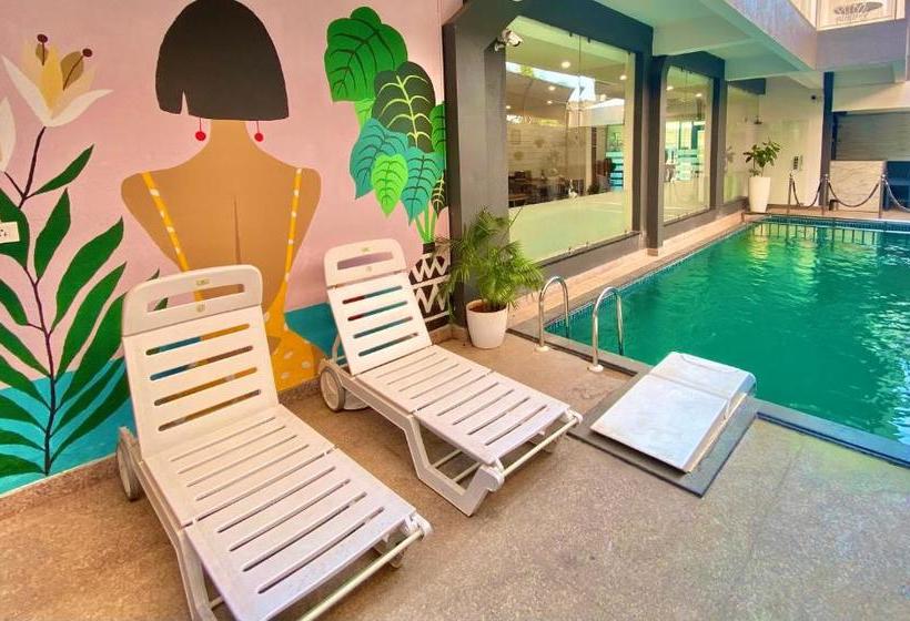 בית מלון כפרי Amigos Candolim Beach