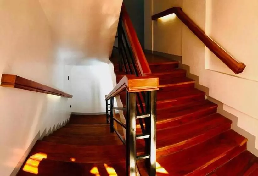 Hotelli Belltower Csheli Suites Bantay   Vigan