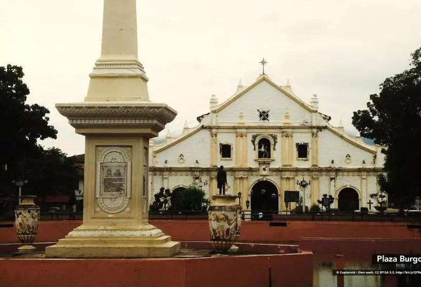 Hotelli Belltower Csheli Suites Bantay   Vigan