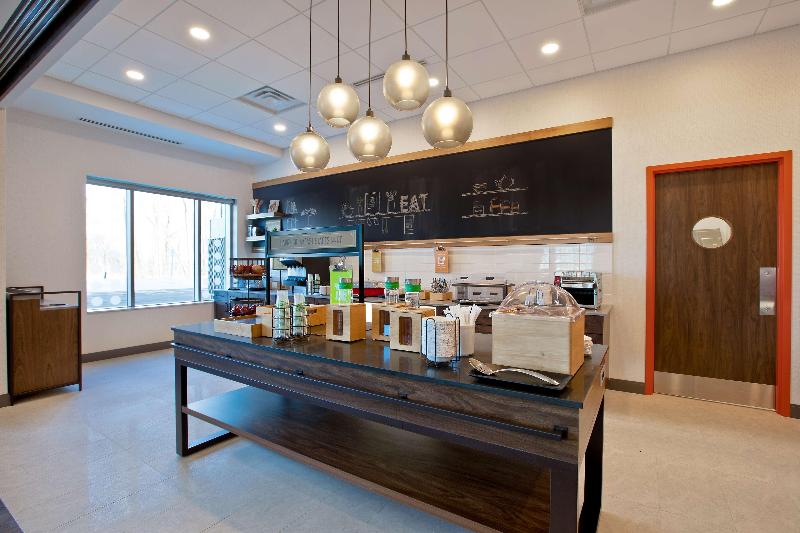 هتل Hampton Inn & Suites Ottawa West