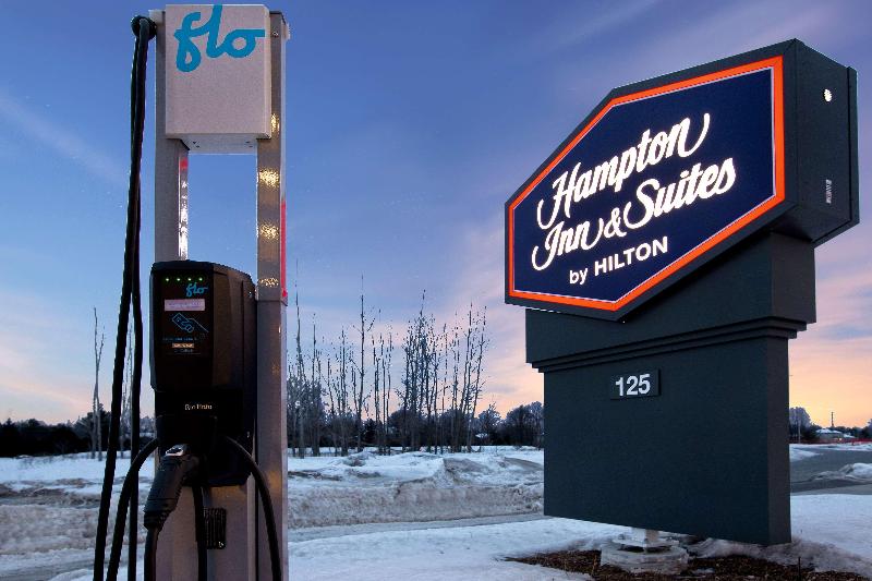 هتل Hampton Inn & Suites Ottawa West