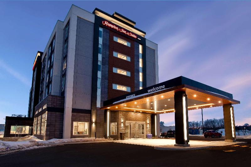 هتل Hampton Inn & Suites Ottawa West