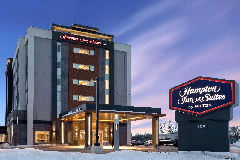 هتل Hampton Inn & Suites Ottawa West