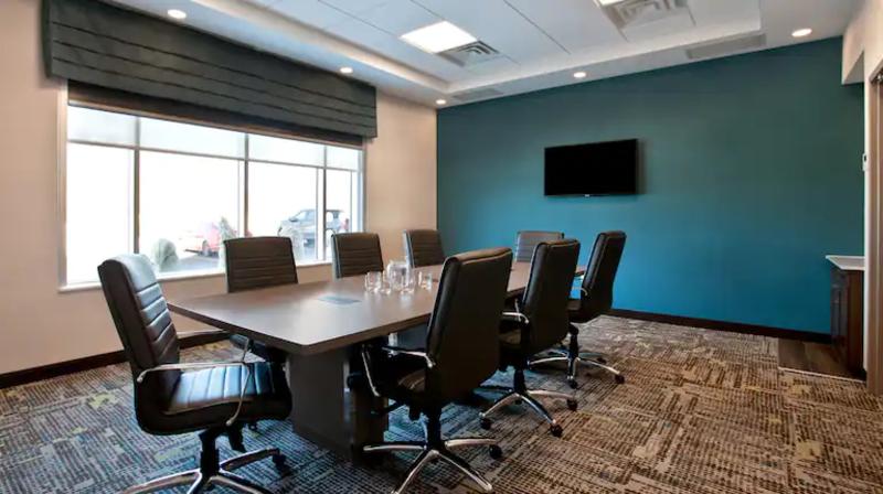 هتل Hampton Inn & Suites Ottawa West