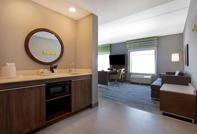 هتل Hampton Inn & Suites Ottawa West