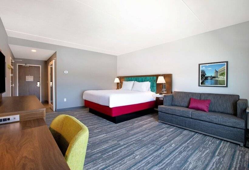 هتل Hampton Inn & Suites Ottawa West