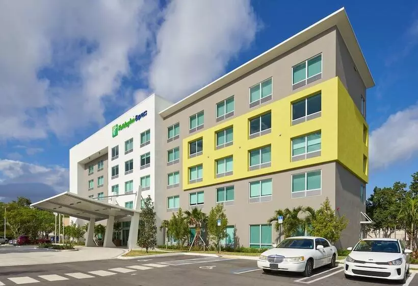 Hotelli Holiday Inn Express Doral Miami, An Ihg