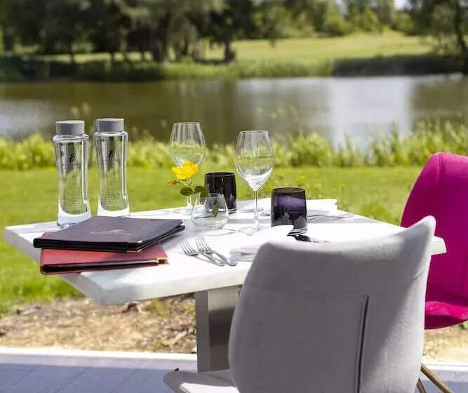 Kingfisher Hotel, Golf And Country Club