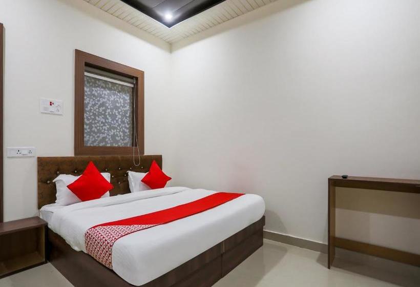 酒店 Oyo 70438 R V Palace