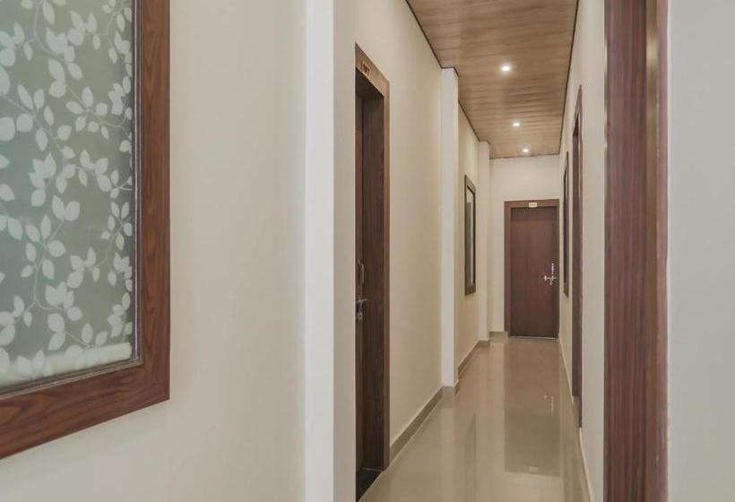 酒店 Oyo 70438 R V Palace