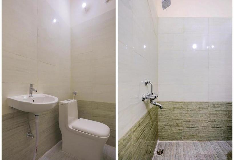 酒店 Oyo 70438 R V Palace