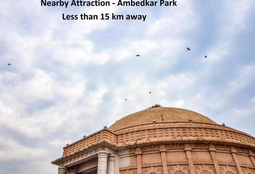 酒店 Oyo 70438 R V Palace