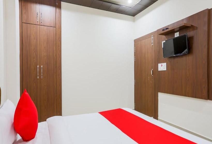 酒店 Oyo 70438 R V Palace