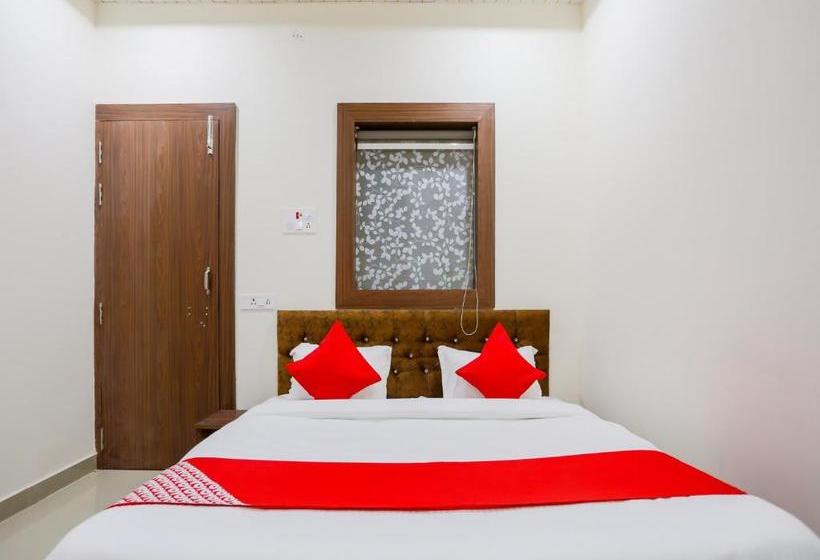 酒店 Oyo 70438 R V Palace