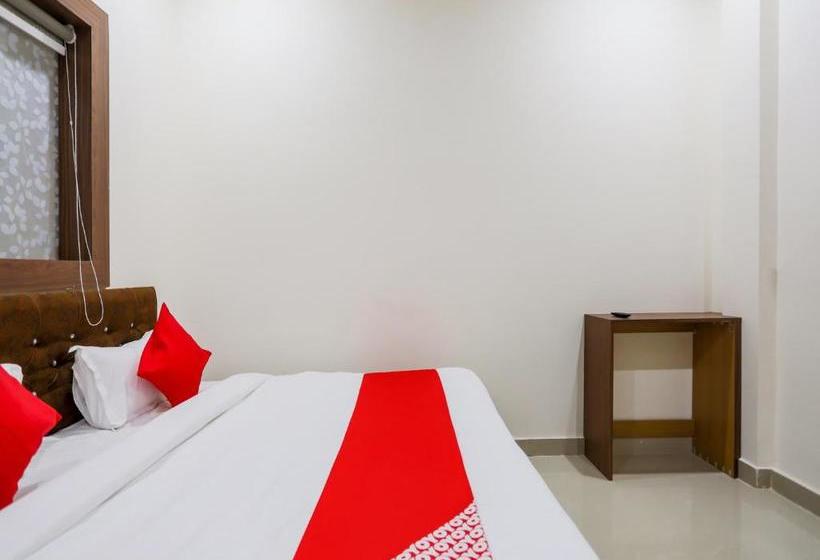 酒店 Oyo 70438 R V Palace