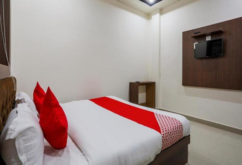 酒店 Oyo 70438 R V Palace