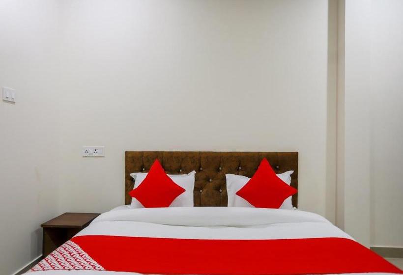 酒店 Oyo 70438 R V Palace