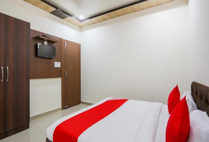 酒店 Oyo 70438 R V Palace