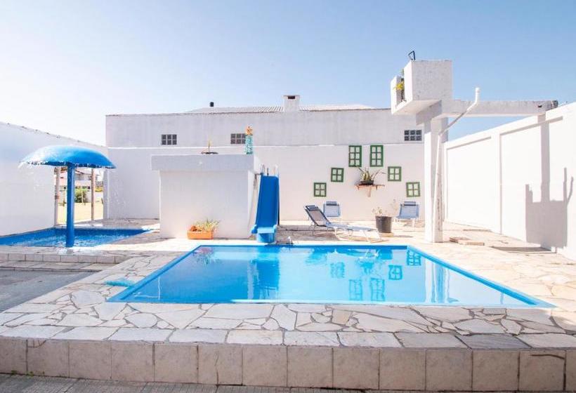 ホテル Oyo  Camacho