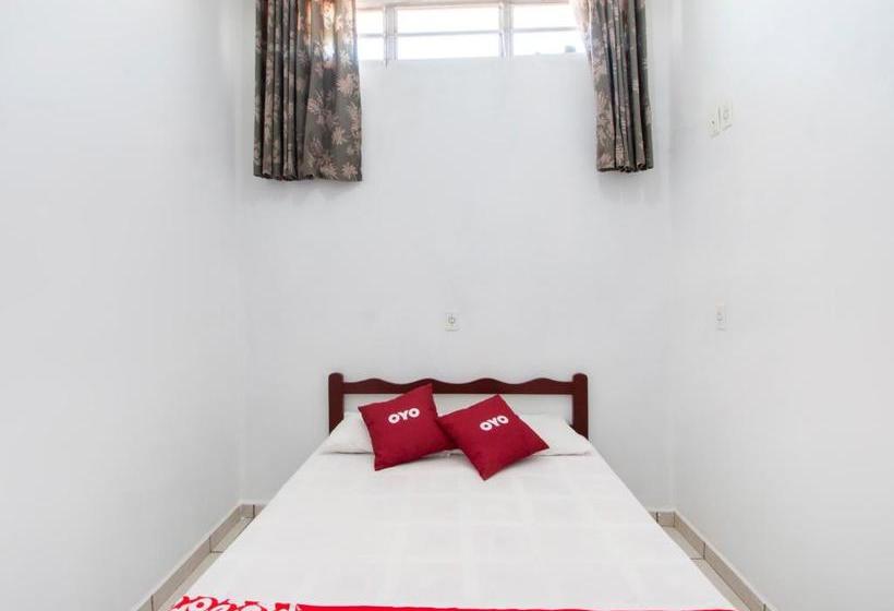 ホテル Oyo  Camacho