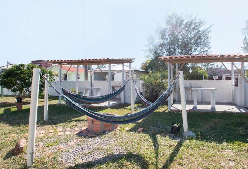 ホテル Oyo  Camacho