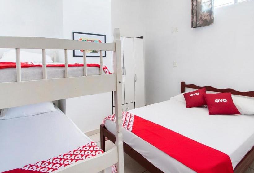 ホテル Oyo  Camacho