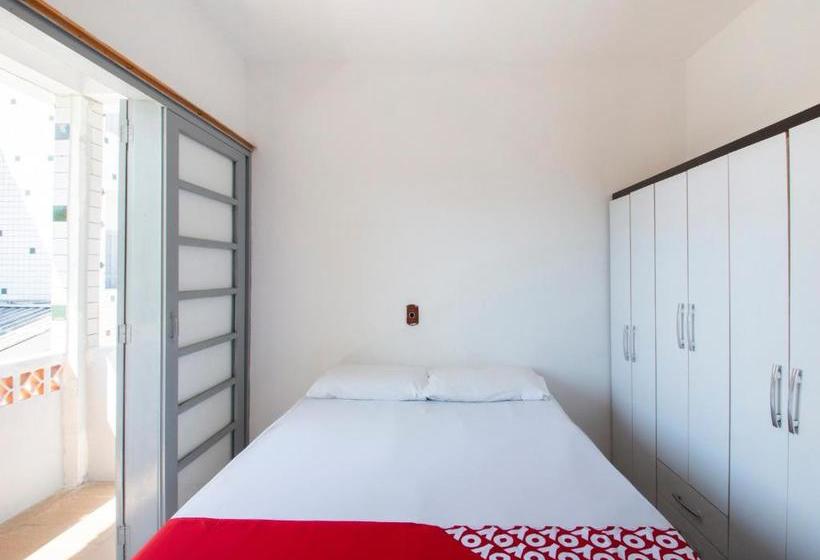 ホテル Oyo  Camacho