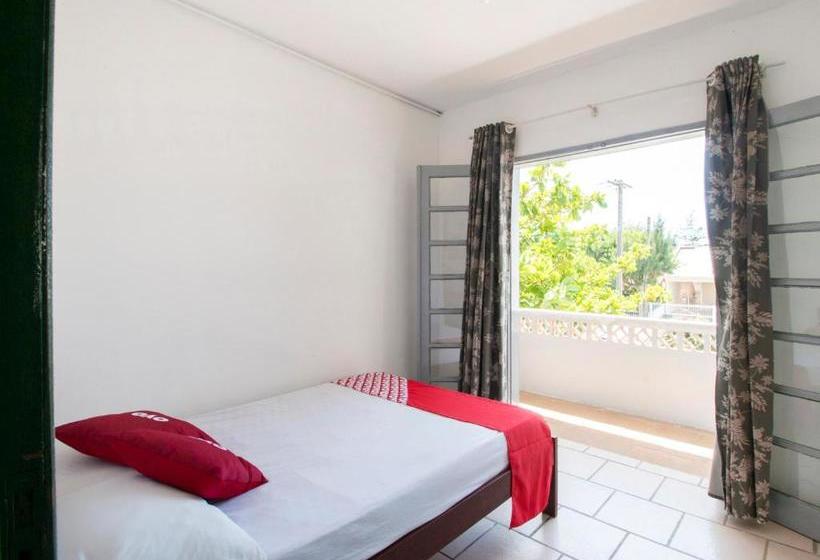 ホテル Oyo  Camacho