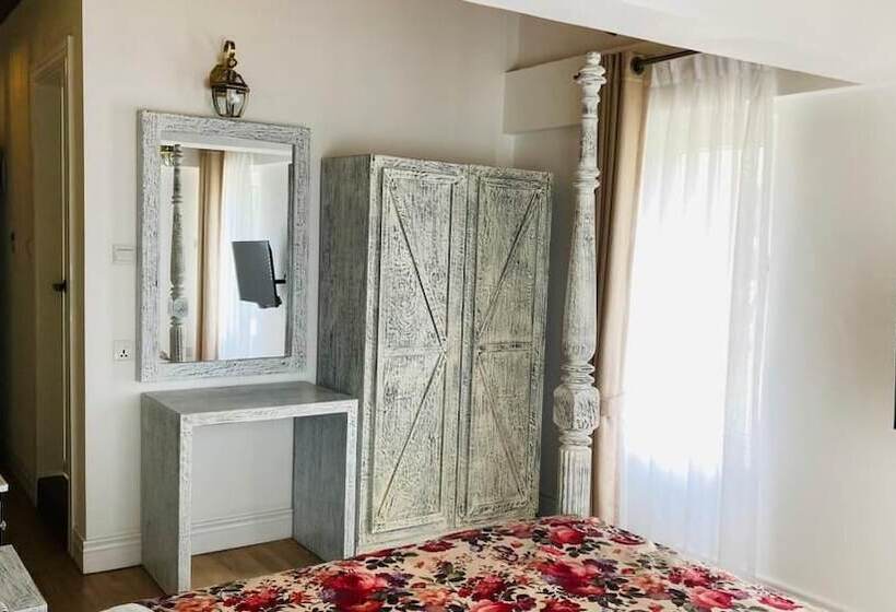 Pedro Barn Hotel At Little England Cottages