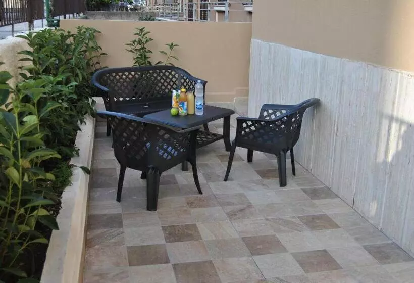 ペンション La Triade Affittacamere