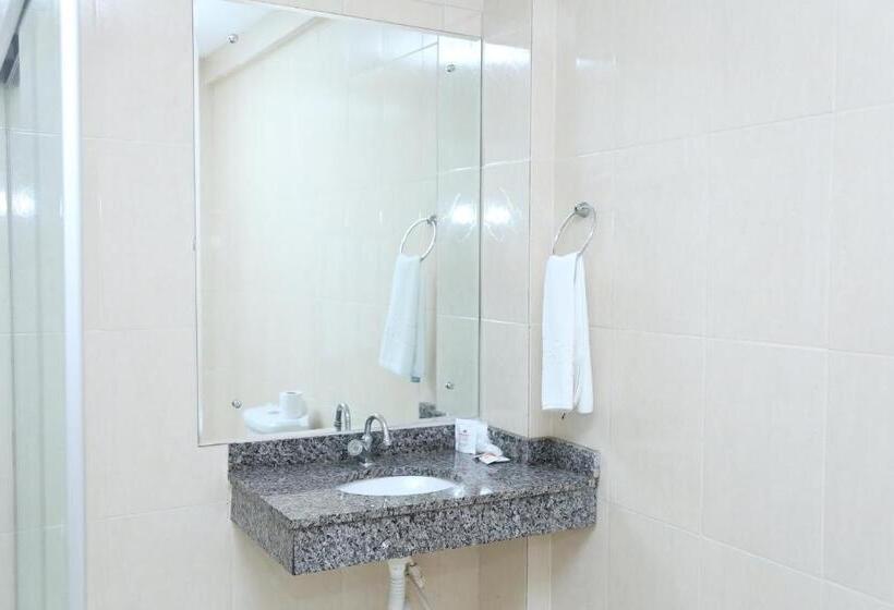 ホテル Avelan Plaza