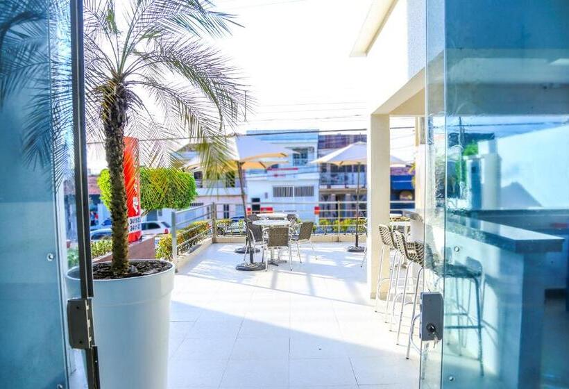 ホテル Avelan Plaza