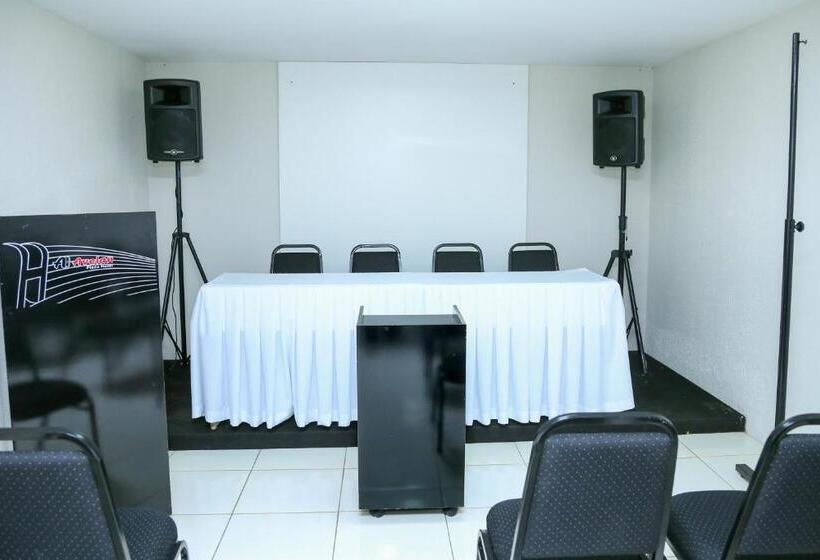 ホテル Avelan Plaza