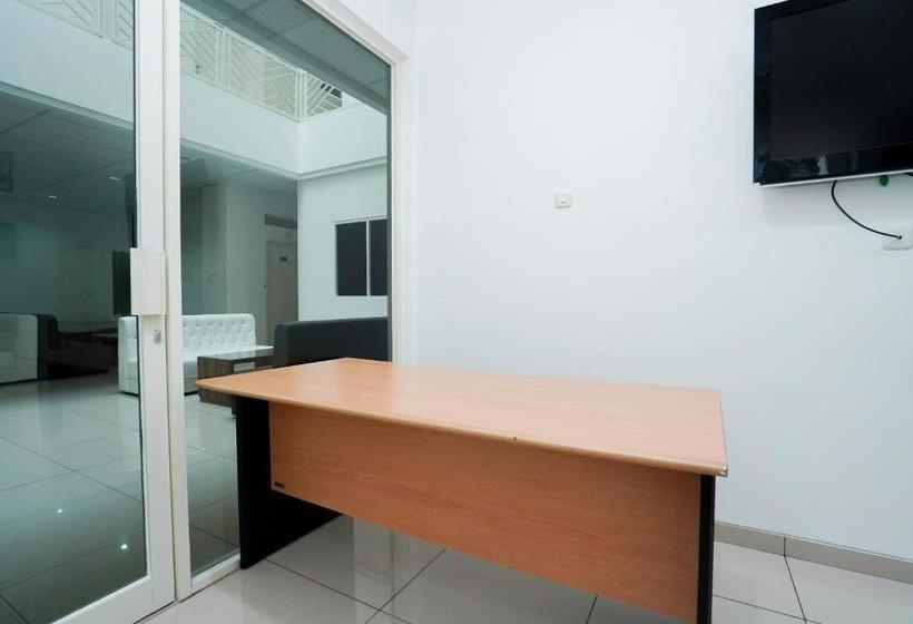 בית מלון כפרי Oyo Life 2462 Kost Surabaya